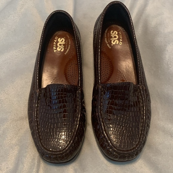 SAS womens Dark Brown Croc-Embossed Loafers slip on size 6.5 WW simplify - Picture 2 of 6